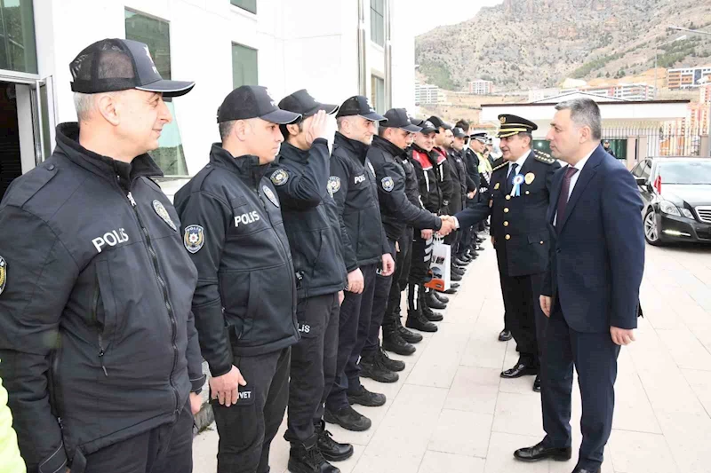 Gümüşhane Valisi Tanrısever bayram ziyaretlerinde bulundu
