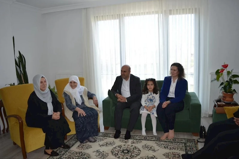 Kaymakam Can bayramda şehit ve gazi ailelerini yalnız bırakmadı
