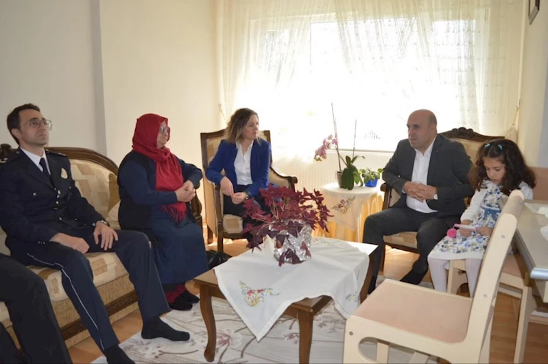 Kaymakam Can bayramda şehit ve gazi ailelerini yalnız bırakmadı
