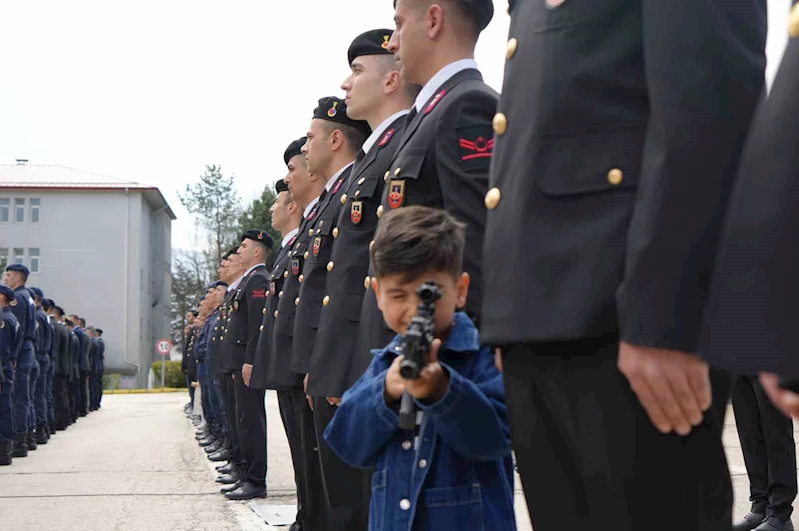 Bolu’da tüm kent bayramda kucaklaştı

