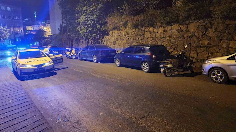 Alkollü sürücü, yol kenarındaki motosiklete vurdu 