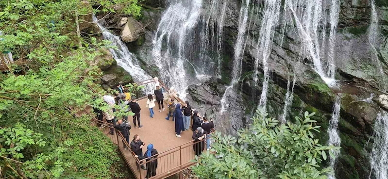 Düzce’nin gözde doğal güzelliklerinde bayram yoğunluğu
