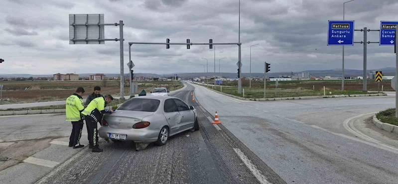 Hafif ticari araç ve otomobil çarpıştı: 5 yaralı
