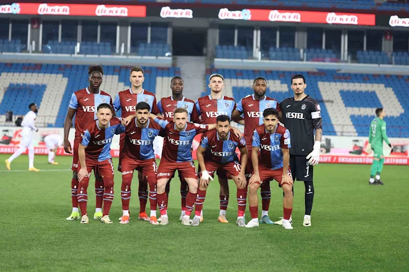 Trendyol Süper Lig: Trabzonspor: 0 - Sivasspor: 0 (İlk yarı)
