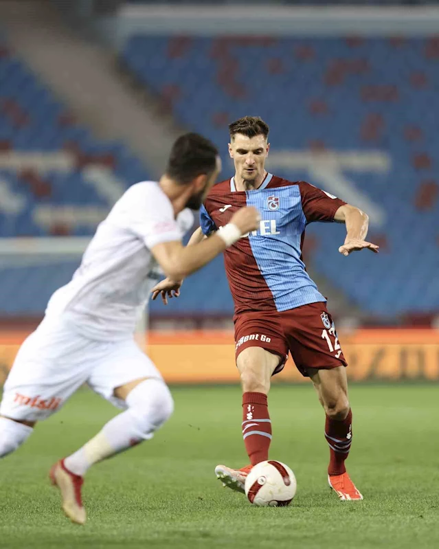 Trendyol Süper Lig: Trabzonspor: 0 - Sivasspor: 0 (İlk yarı)

