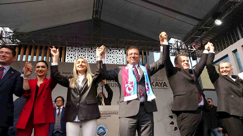 İstanbul Büyükşehir Belediye Başkanı İmamoğlu Trabzon’da bayramlaşma programına katıldı
