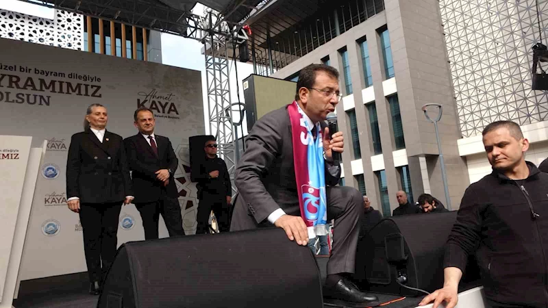 İstanbul Büyükşehir Belediye Başkanı İmamoğlu Trabzon’da bayramlaşma programına katıldı
