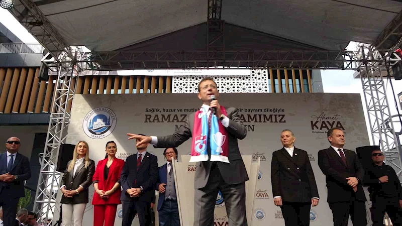 İstanbul Büyükşehir Belediye Başkanı İmamoğlu Trabzon’da bayramlaşma programına katıldı
