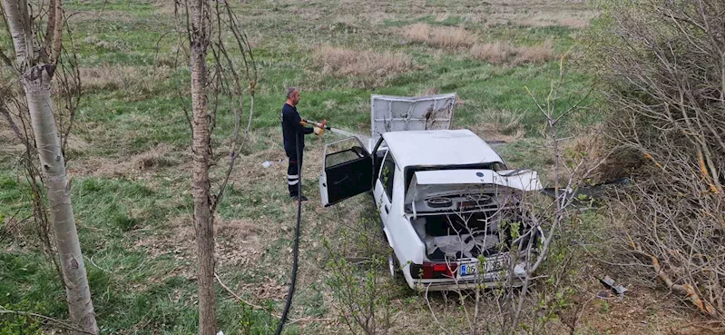 Kontrolden çıkan otomobil tarlaya uçtu: 4 yaralı
