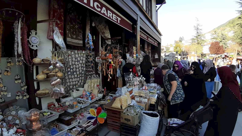 Sakin şehir Göynük’e tatilci akını
