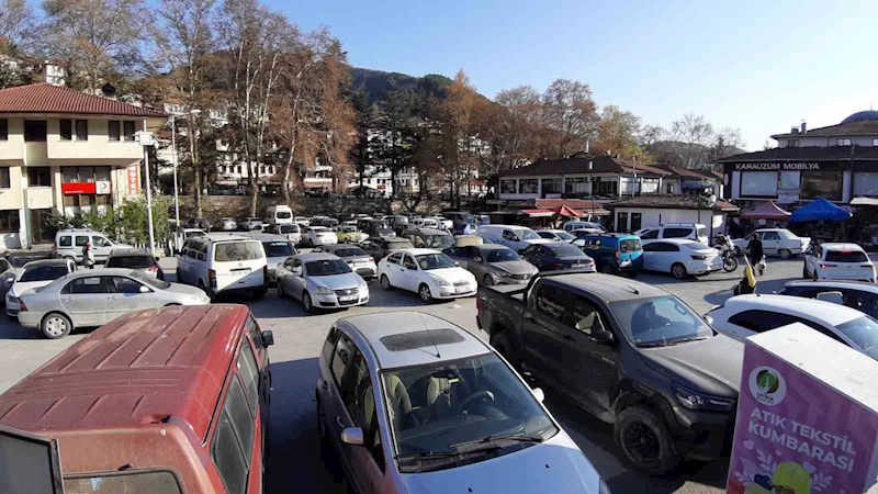 Sakin şehir Göynük’e tatilci akını
