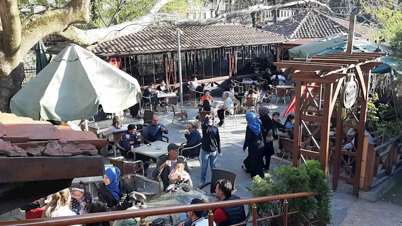 Sakin şehir Göynük’e tatilci akını
