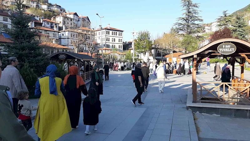 Sakin şehir Göynük’e tatilci akını
