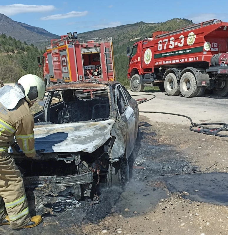 Seyir halindeki otomobil yandı
