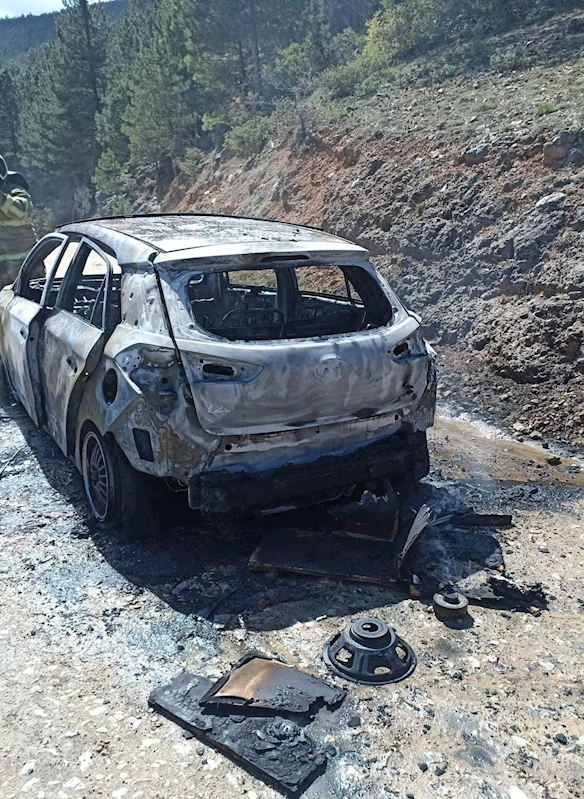 Seyir halindeki otomobil yandı
