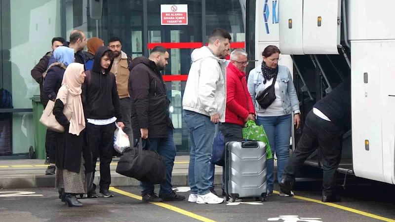 9 günlük resmi tatilin son gününde Trabzon Şehirlerarası Otobüs Terminali’nde yoğunluk yaşandı

