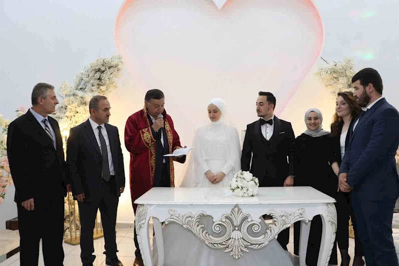 Başkan İkiz, ilk nikahını kıydı
