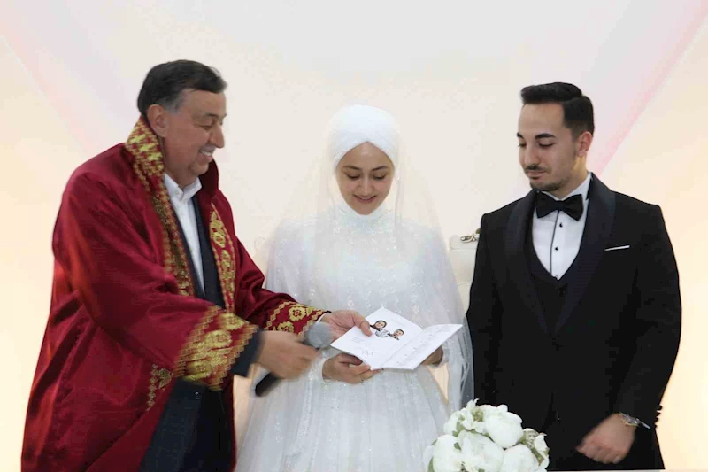 Başkan İkiz, ilk nikahını kıydı
