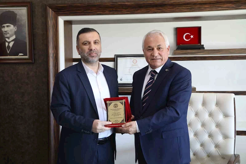 Başkan Ün, mührü teslim aldı
