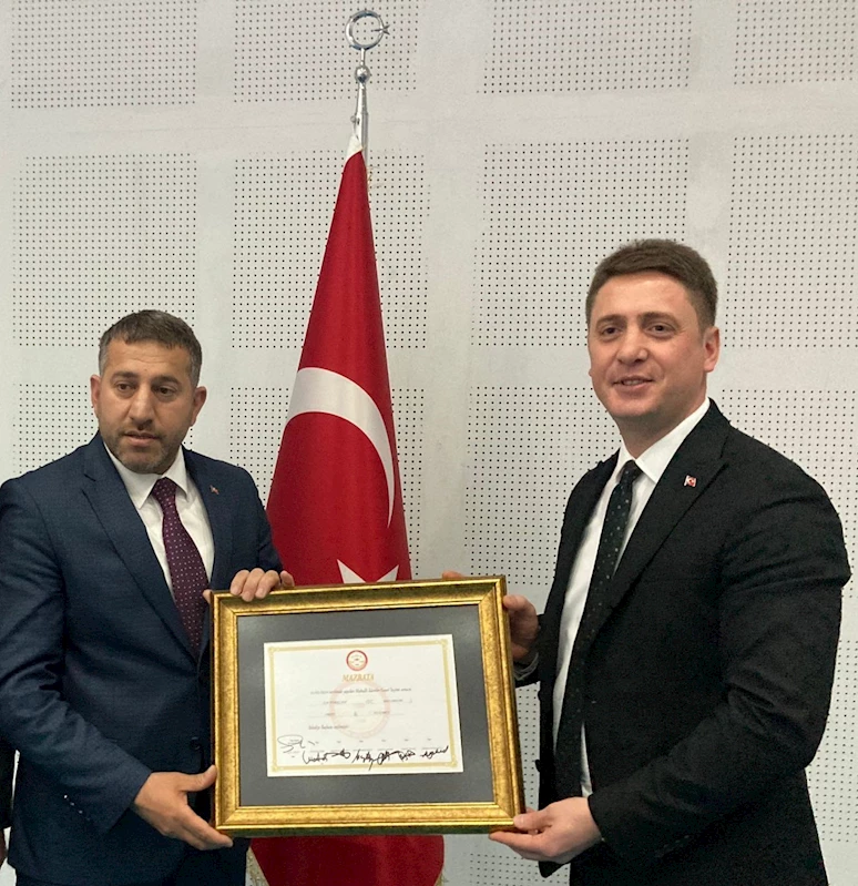 İsa Türkcan, 3. mazbatasını aldı
