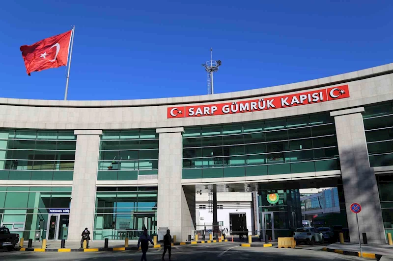 Sarp Sınır Kapısından bayram tatilinde 183 bin yolcu giriş-çıkış yaptı
