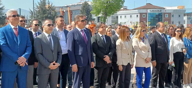 70’lik delikanlıların dansı ilgi çekti
