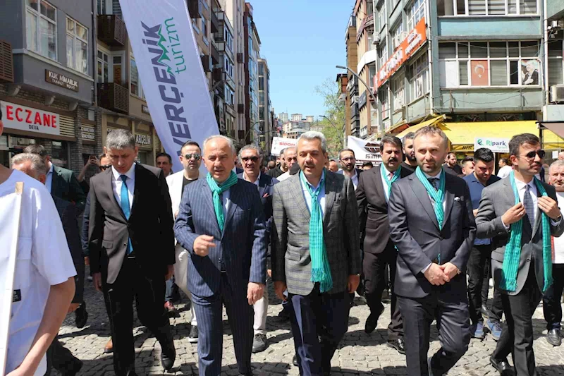 Rize’de Turizm Haftası kortej yürüyüşü renkli görüntülere sahne oldu
