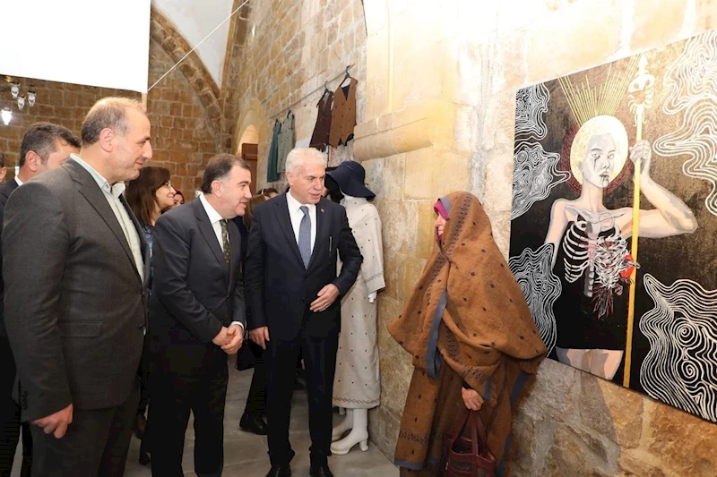 Bayburt’ta ’Geçmişten Geleceğe’ konulu karma sergi yoğun ilgi gördü
