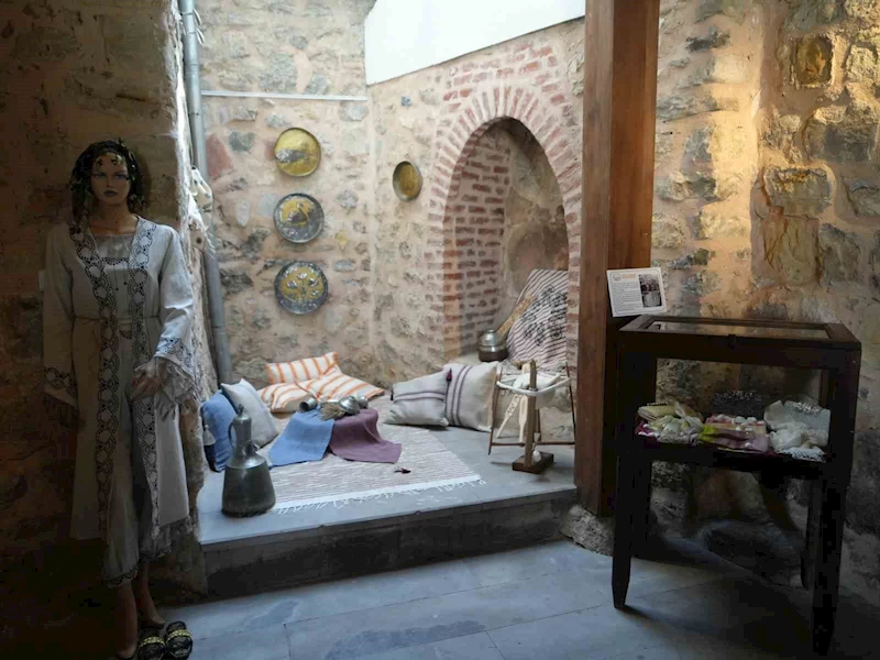 Kadınların günyüzüne çıkardığı motiflerle hazırlanan el emeği ürünler görücüye çıktı
