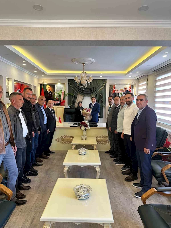 Belediye başkanlığı koltuğunu eşinden devraldı
