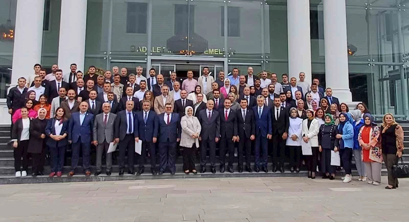 Faruk Özlü ve Meclis üyeleri mazbatalarını aldı
