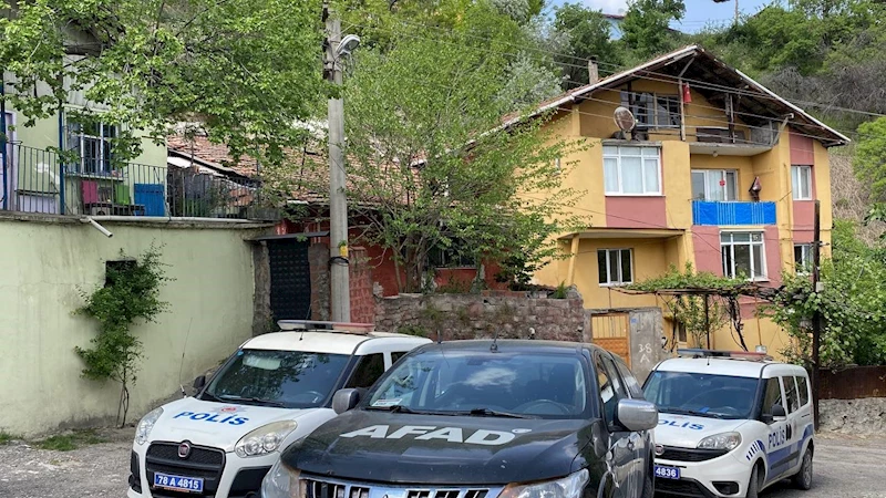 Karabük’te heyelan nedeniyle 4 ev boşaltıldı
