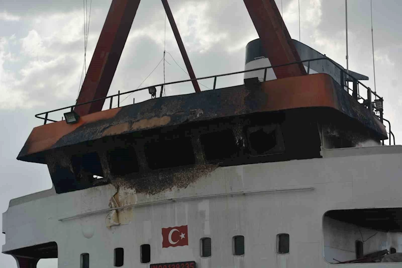 Yangın çıkan gemide tahliye işlemleri tamamlandı
