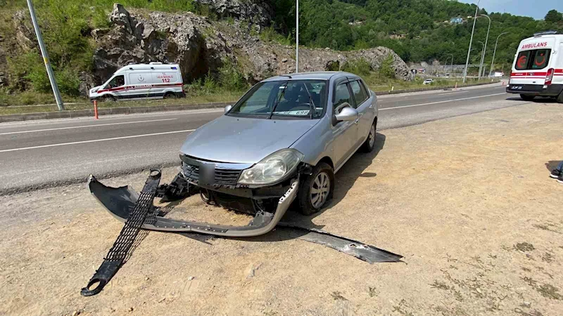 Refüjü aşıp karşı yola geçti, uçuruma yuvarlanmaktan son anda kurtuldu
