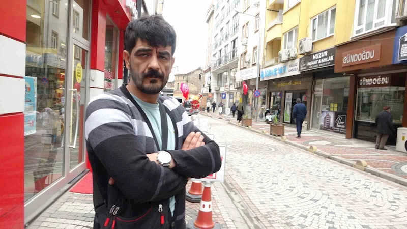 Soyguncuları çantadaki fotoğraf ele vermiş
