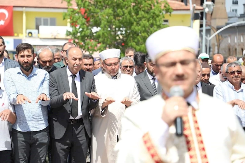 Alacalılar yağmur duasına çıktı
