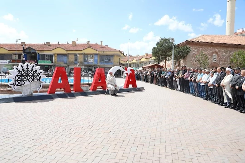 Alacalılar yağmur duasına çıktı

