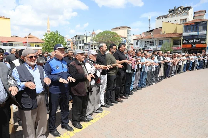 Alacalılar yağmur duasına çıktı
