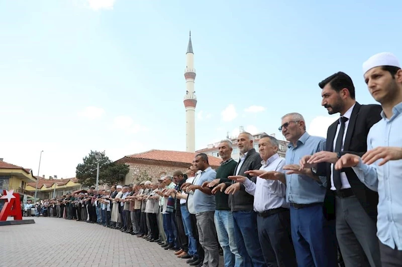Alacalılar yağmur duasına çıktı
