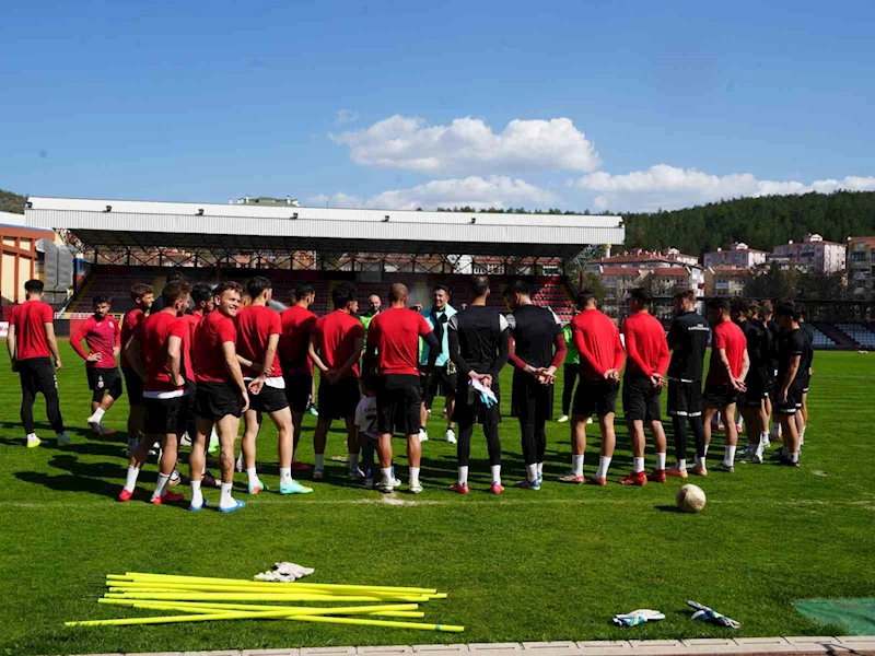 Kastamonuspor Teknik Direktörü Fırat Gül: “Sadece önümüzdeki maçlara odaklı bir şekilde ilerliyoruz"
