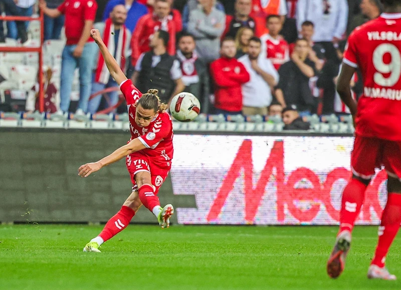 Trendyol Süper Lig: Samsunspor: 0 - Adana Demirspor: 1 (İlk yarı)
