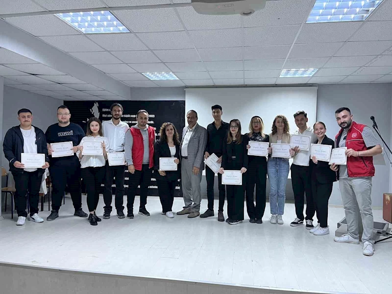 Üniversite öğrencilerinden liselilere özel eğitim
