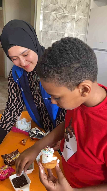 Özel bireyler kapta kek yaptı
