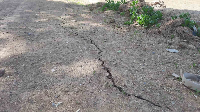 Tokat’ta deprem sonrası yollarda çatlaklar oluştu: “Ayakta zor durduk”
