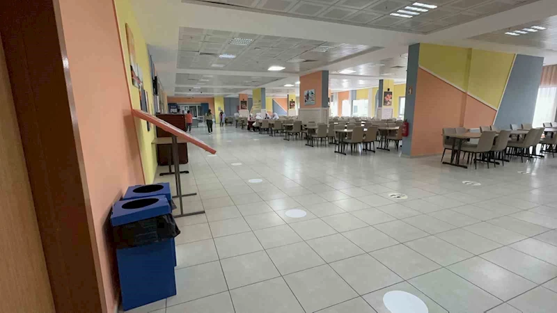 "Geleceğini çöpe atma" dediler tonlarca şişe topladılar
