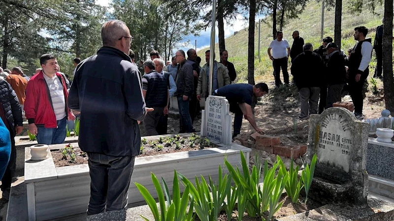 Oğlunun şehadet gününde vefat etti
