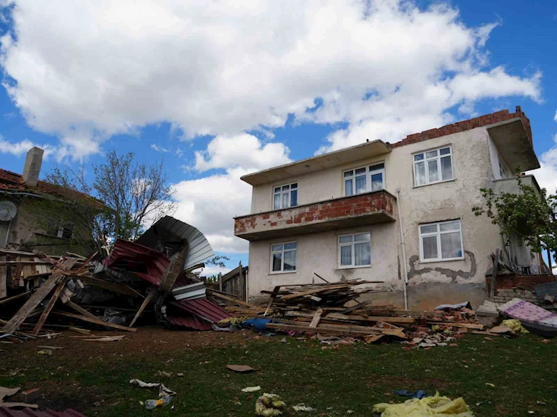 Vali Dallı: “Fırtınada zararı olan vatandaşlarımızın zararlarının yüzde 40’ı karşılanacak”

