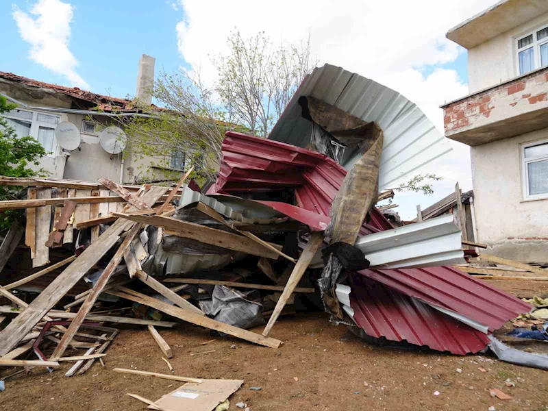Vali Dallı: “Fırtınada zararı olan vatandaşlarımızın zararlarının yüzde 40’ı karşılanacak”
