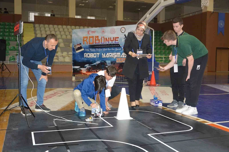 Ordu’da yetenekli robotlar kıyasıya yarıştı

