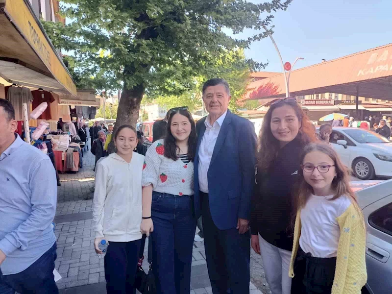 Çocuklardan Başkan Yalçınkaya’ya büyük sevgi
